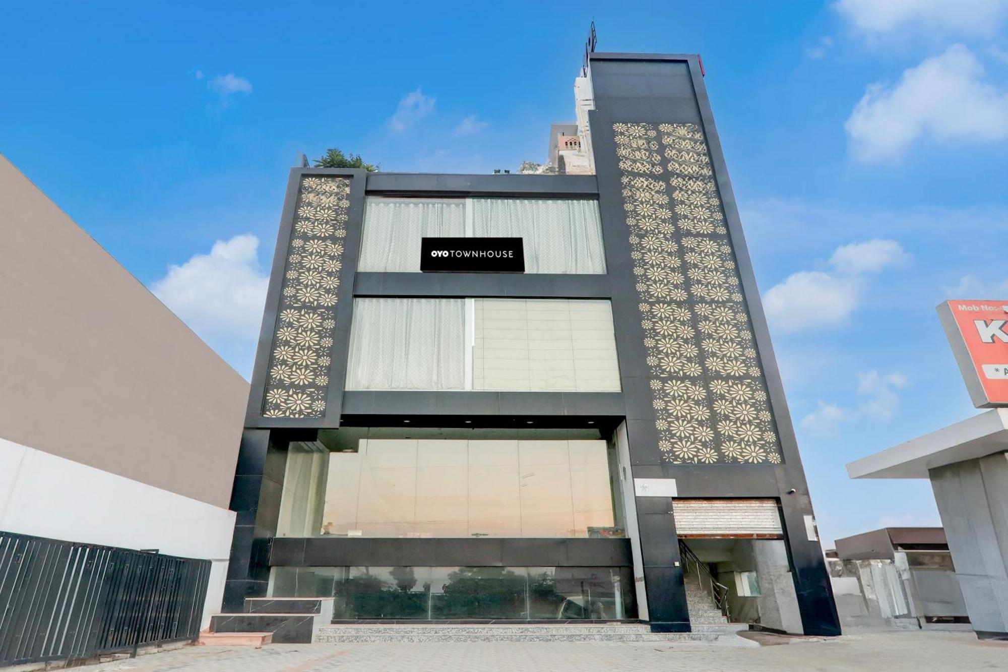Super Hotel O Banthara Near Airport Banthra Sikandarpur Exterior photo