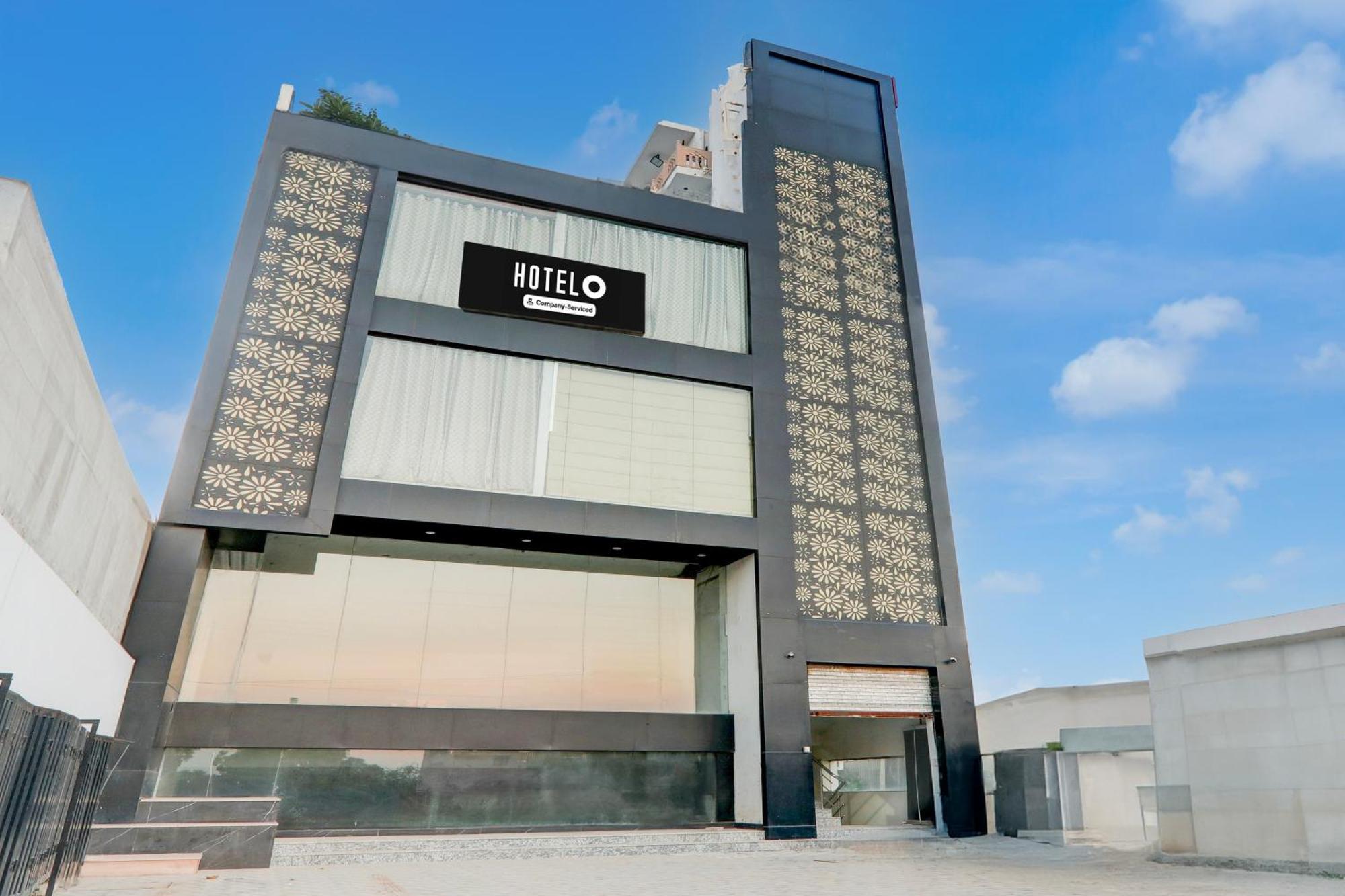 Super Hotel O Banthara Near Airport Banthra Sikandarpur Exterior photo