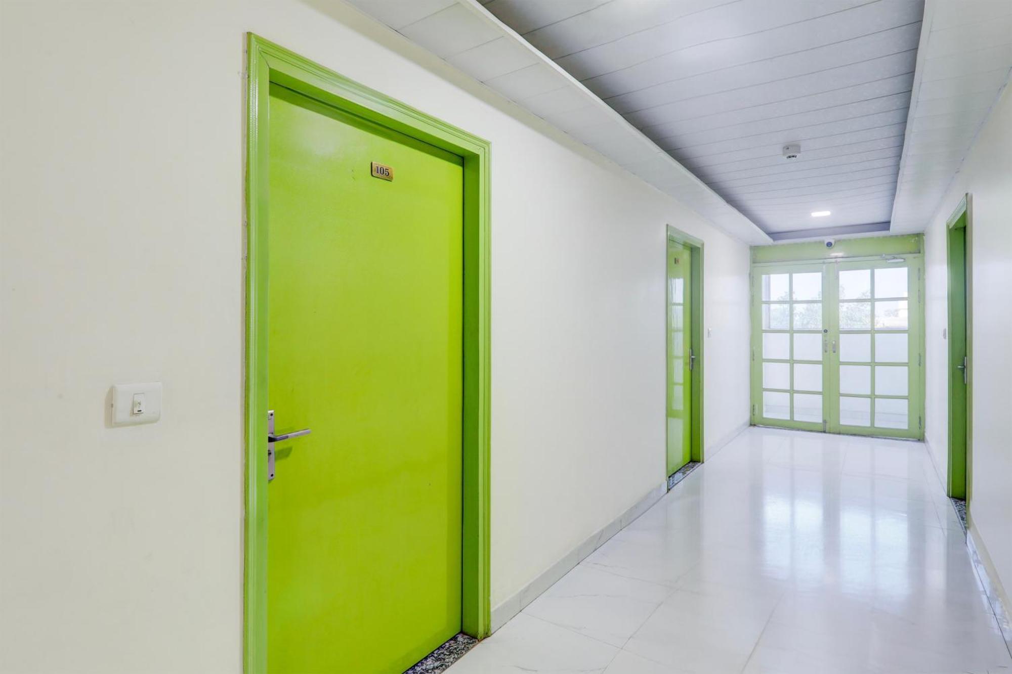 Super Hotel O Banthara Near Airport Banthra Sikandarpur Exterior photo